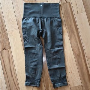 Olive gymshark crop.